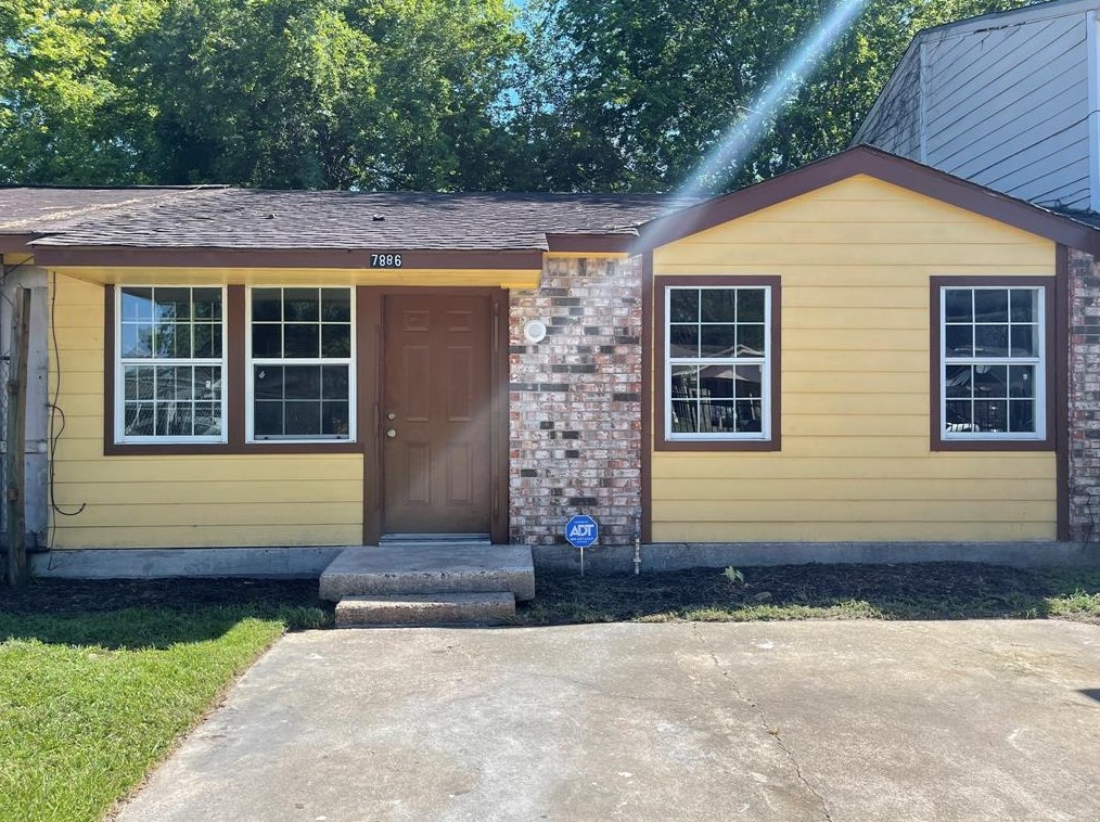 7886 Locksley Rd, Houston, TX 77078-2111