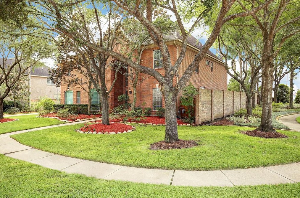 3323 Scenic Elm St, Houston, TX 77059