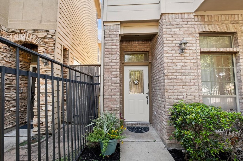 9036 Lakes At 610 Dr, Houston, TX 77054