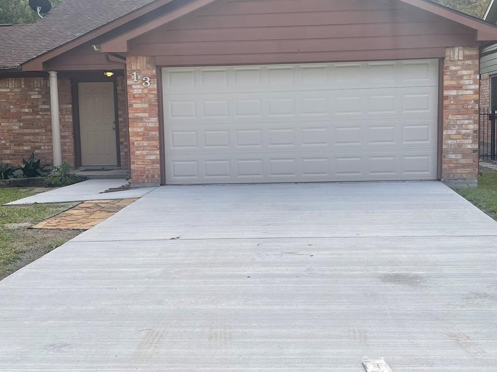 13 Maywind Ct, Spring, TX 77381