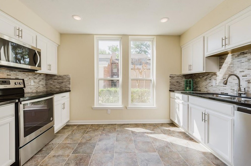 15169 Kimberley Ct, Houston, TX 77079-5131