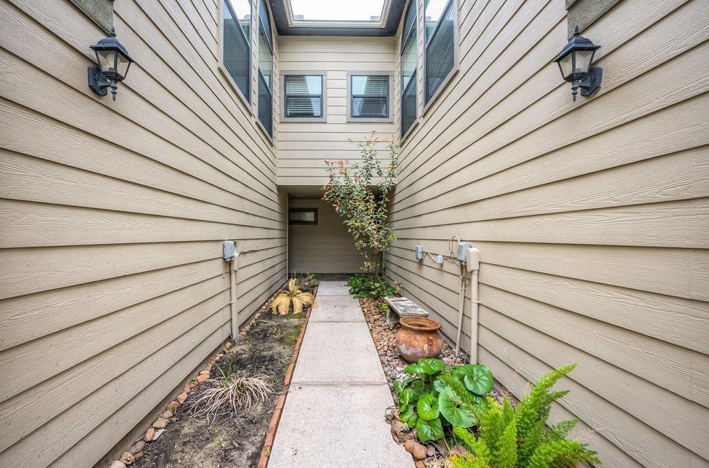 2907 Leeland St, Houston TX  77003-5316 exterior