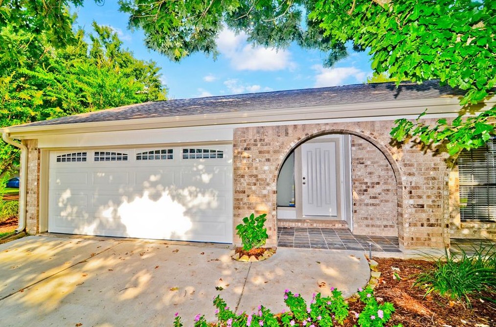 2915 Mesquite Dr, Sugar Land, TX 77479