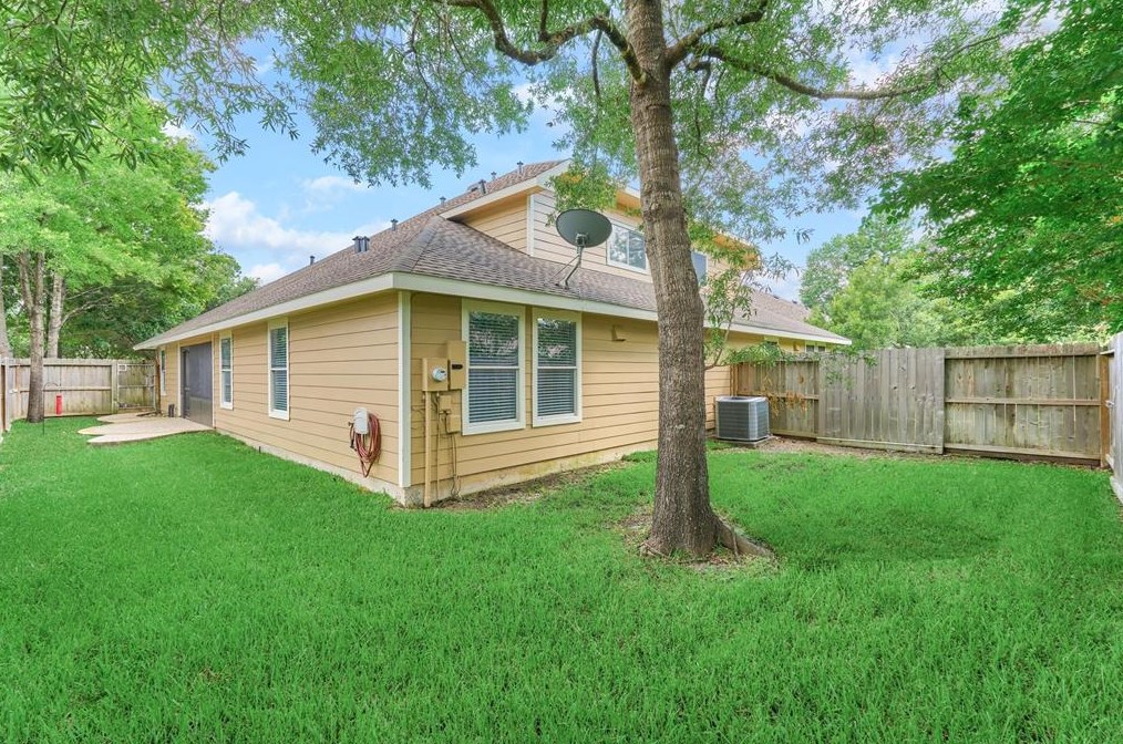 15 Marywood Dr, Conroe, TX 77384-5115