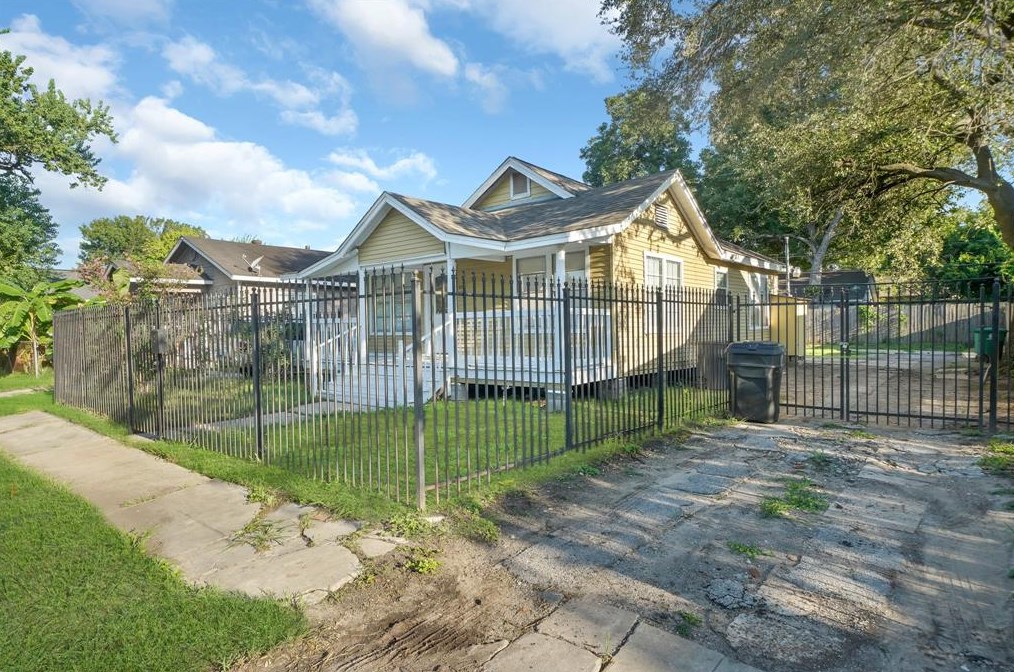 7727 Keller St, Houston, TX 77012