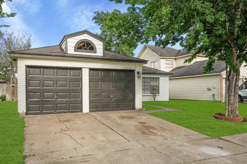 7215 Trogon Ln, Houston, TX 77083-4825
