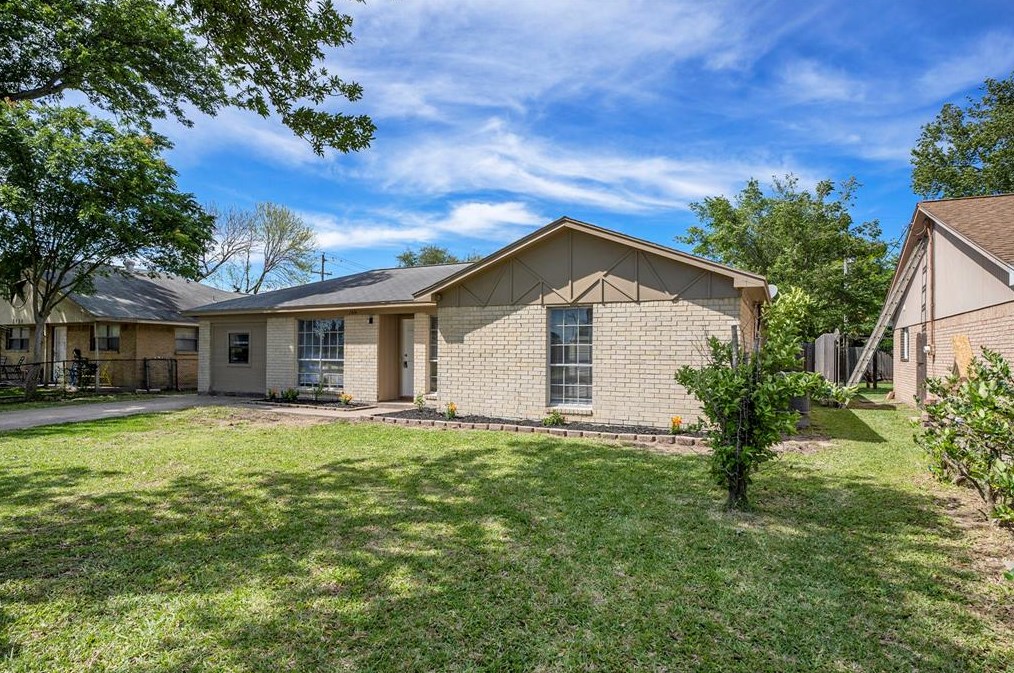 2826 12th Ave, Texas City, TX 77590-5102