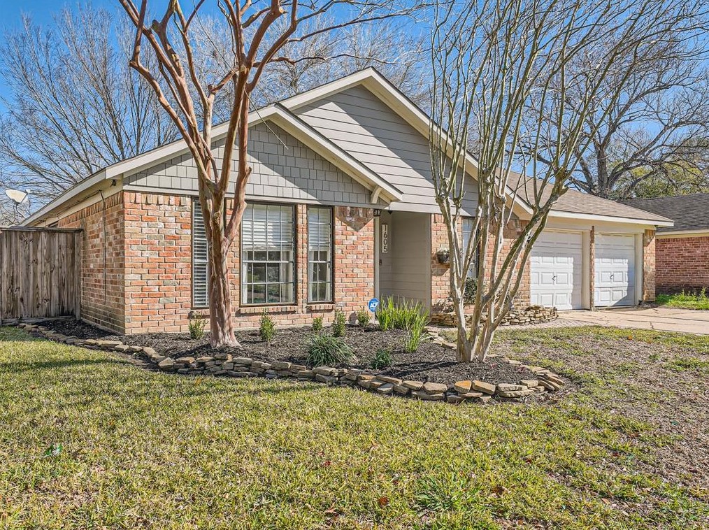 1605 Pecan Hollow St, Pearland, TX 77581
