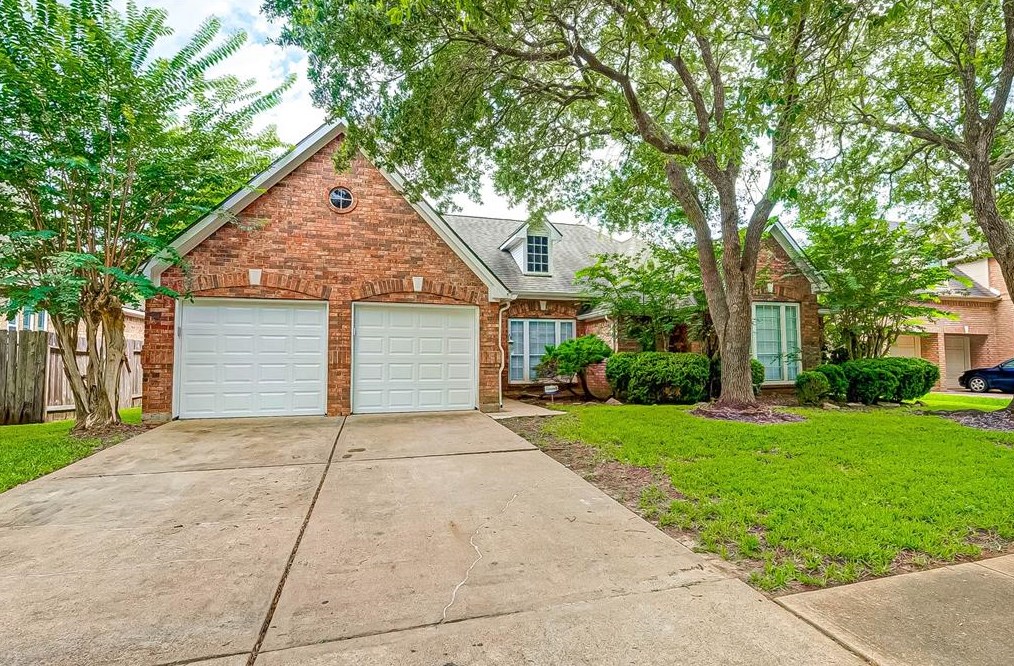 6010 Hansford Ln, Sugar Land, TX 77479