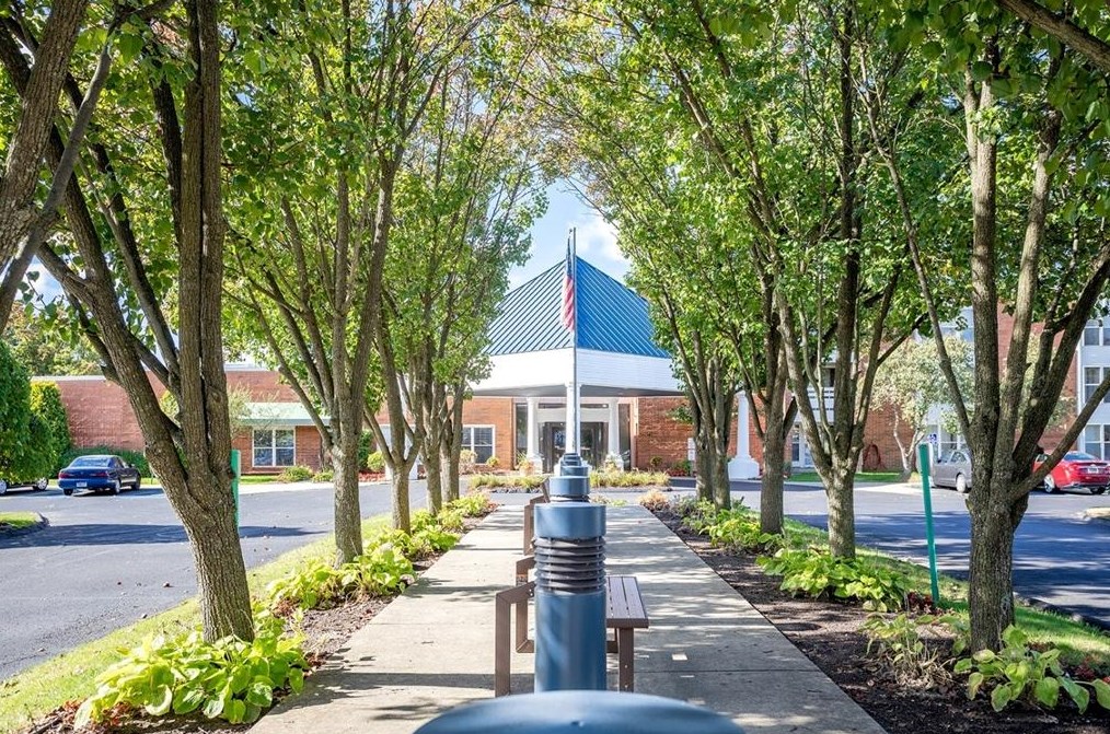 28301 Franklin Rd, Southfield, MI 48034