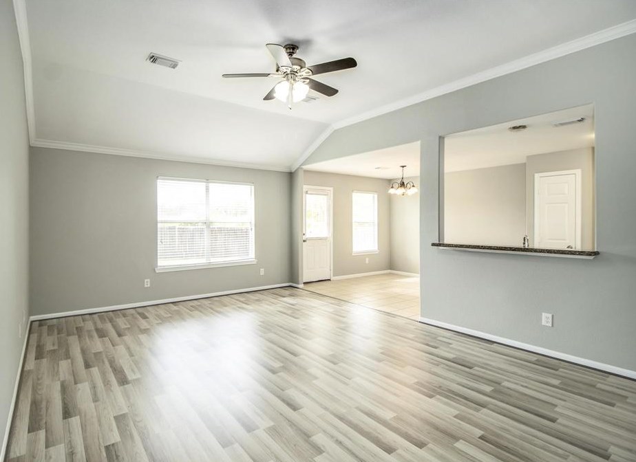 406 Woodlake Dr, Huffman, TX 77336