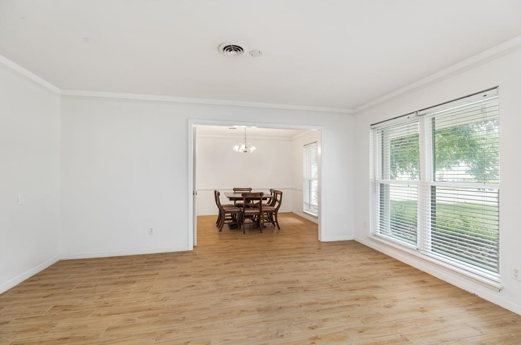5447 Yarwell Dr, Houston TX  77096-4009 exterior