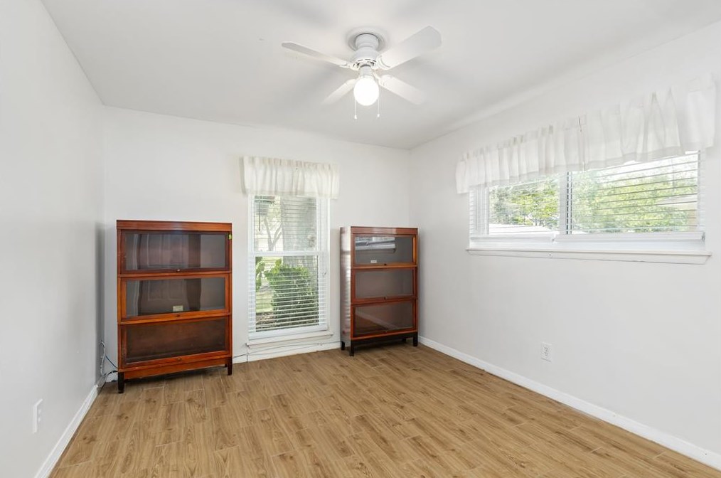 5447 Yarwell Dr, Houston TX  77096-5313 exterior