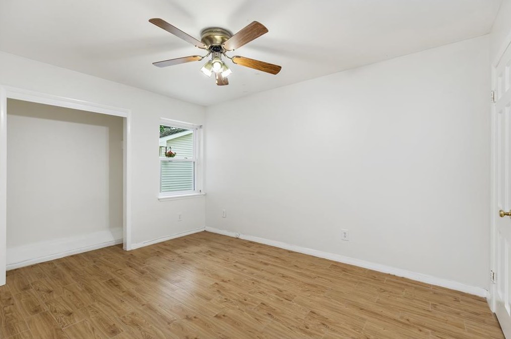 5447 Yarwell Dr, Houston TX  77096-5313 exterior