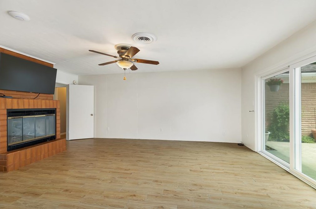 5447 Yarwell Dr, Houston TX  77096-5313 exterior