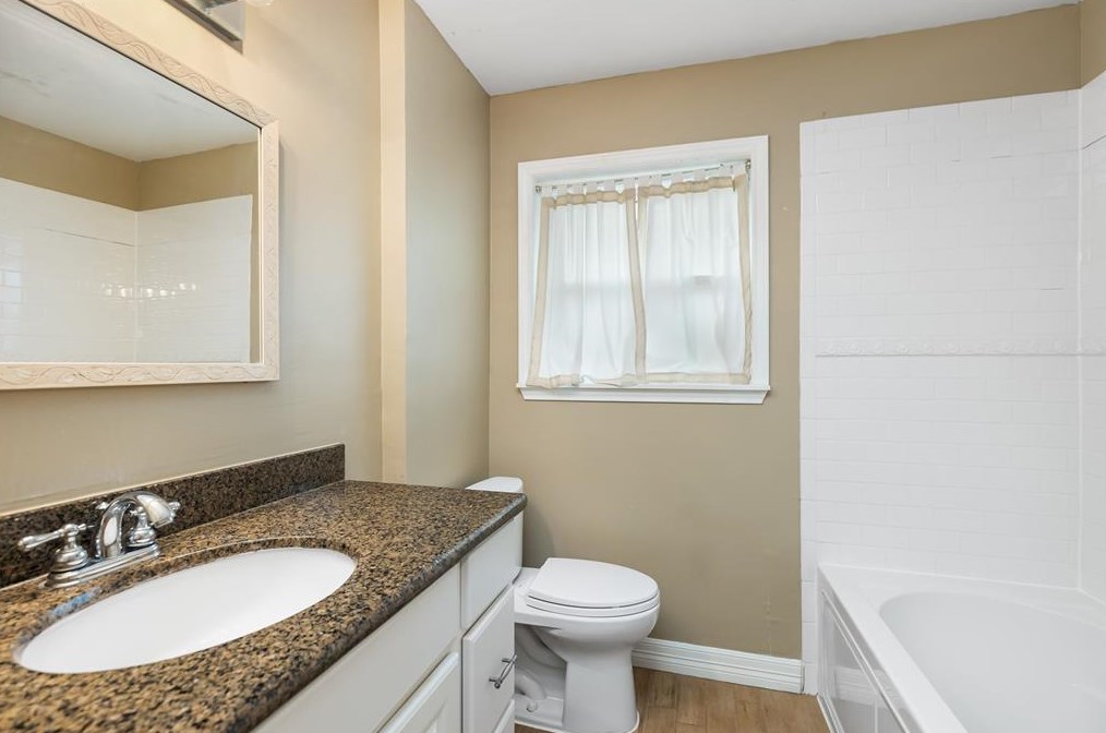 5447 Yarwell Dr, Houston TX  77096-5313 exterior