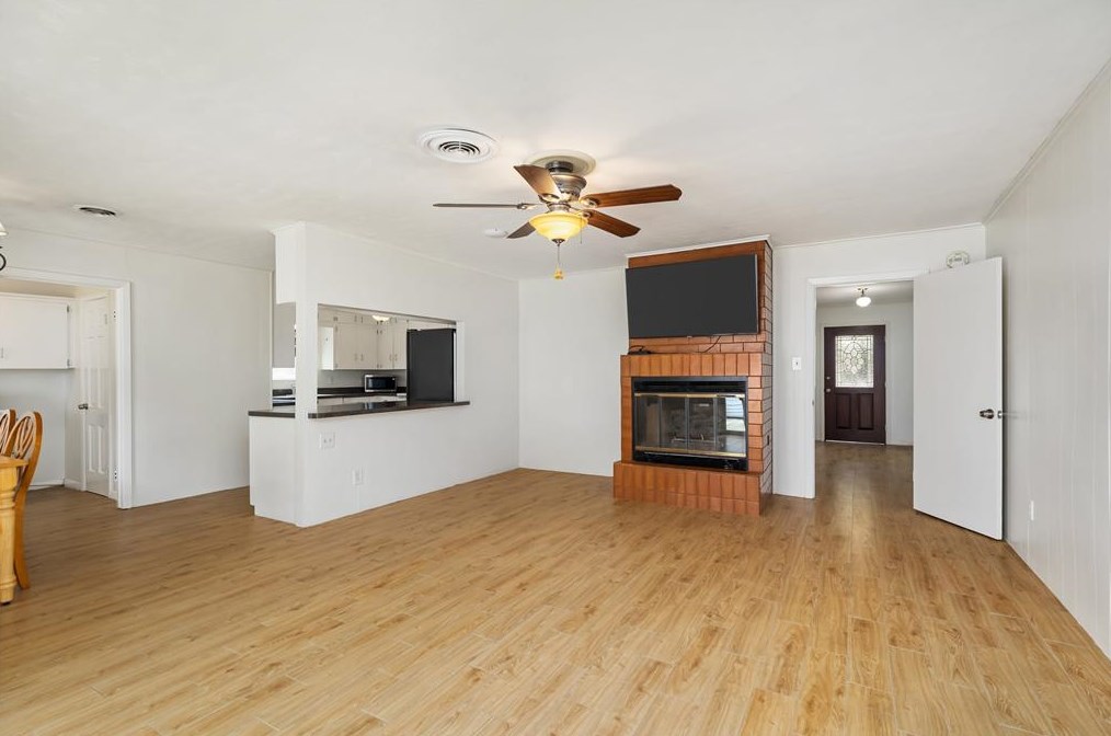 5447 Yarwell Dr, Houston TX  77096-5313 exterior