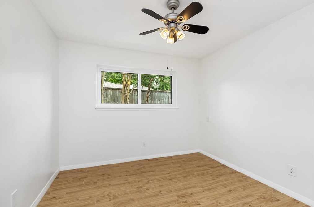 5447 Yarwell Dr, Houston TX  77096-5313 exterior