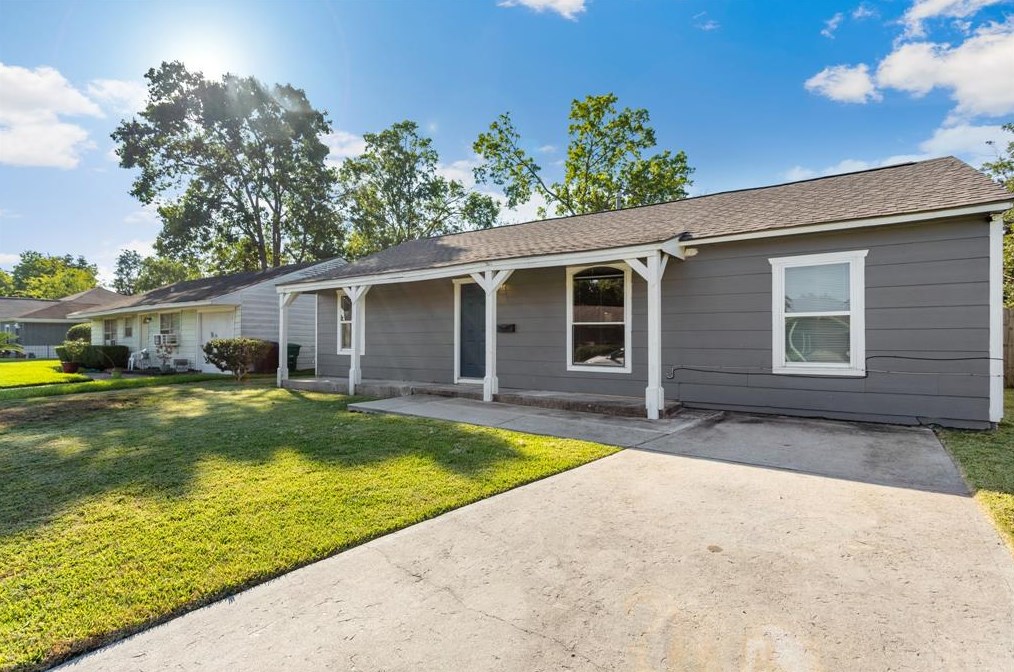 3030 Dulcrest St, Houston, TX 77051-4128