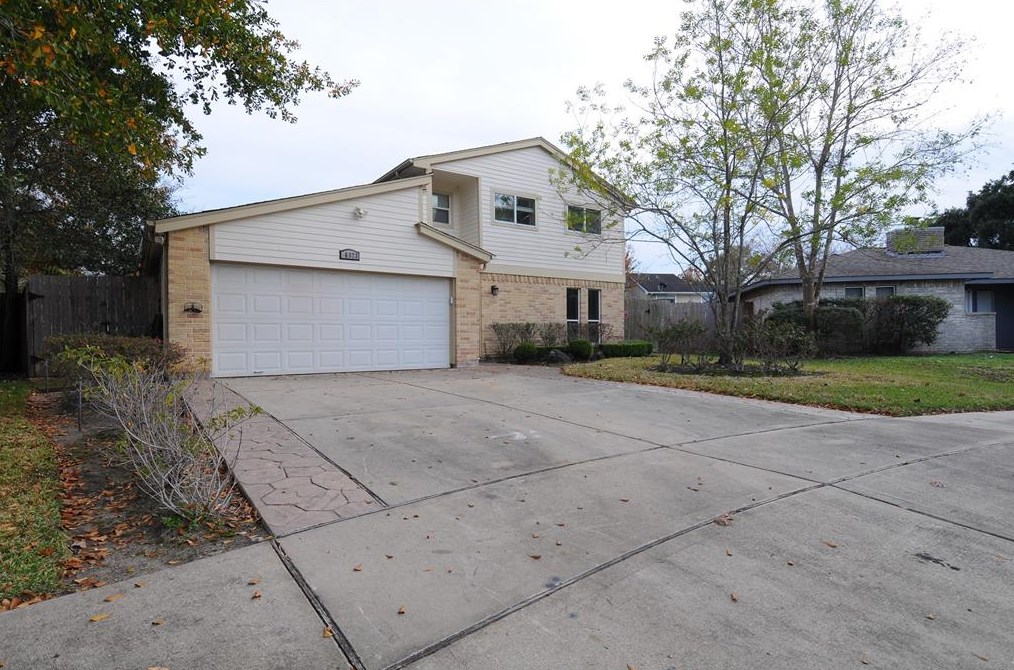 16823 Limeshade Ln, Sugar Land, TX 77498