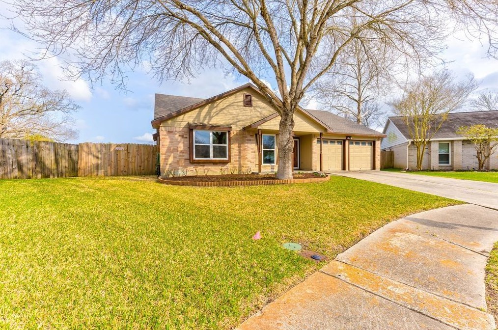 2501 Barton Ct, League City, TX 77573