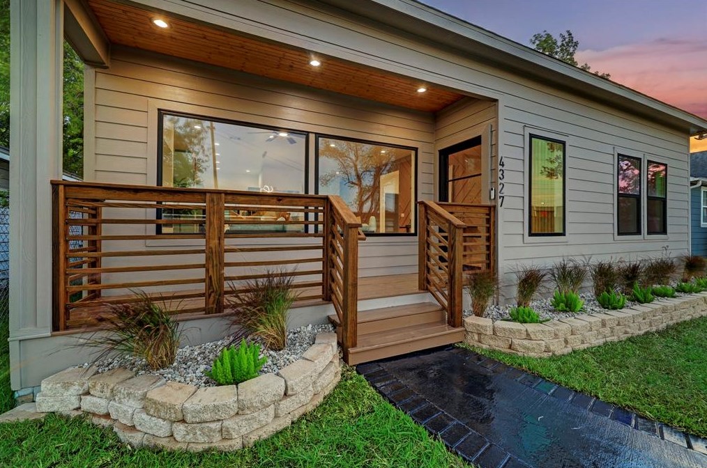4327 Harby St, Houston, TX 77023-3515