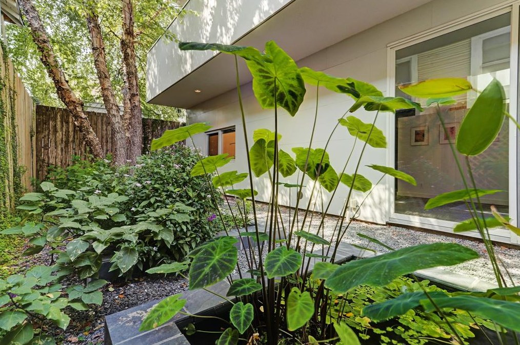 505 Alabama St, Houston TX  77006-5051 exterior