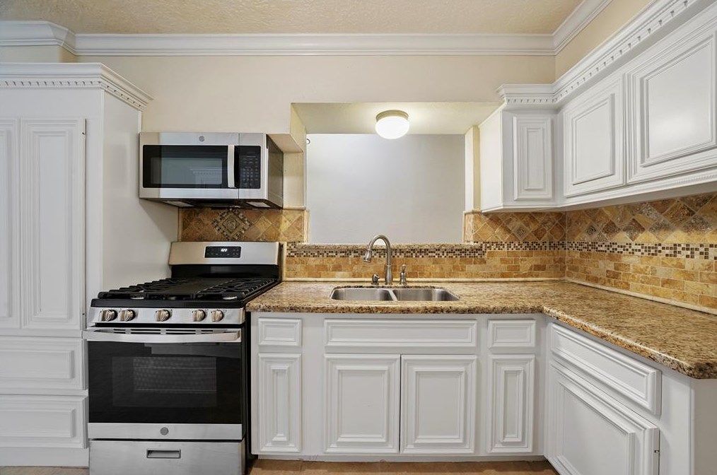 5619 Ashburn St, Houston TX  77033-3214 exterior