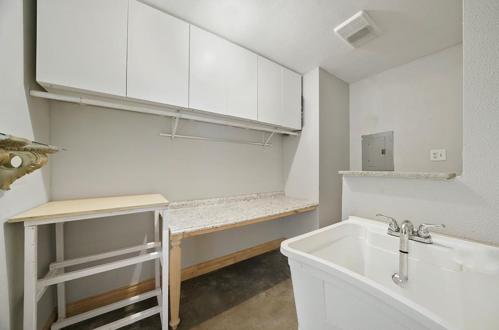 5619 Ashburn St, Houston TX  77033-3214 exterior
