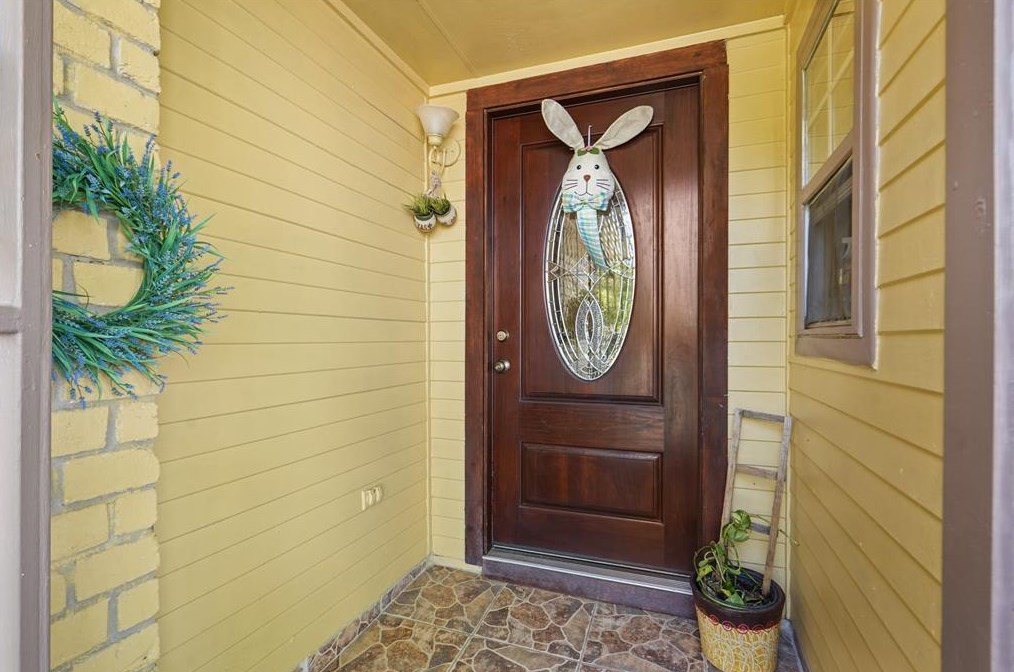 16203 Beechnut St, Houston, TX 77083-5319