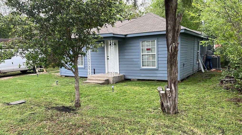 806 College St, Jones Creek, TX 77437-2861