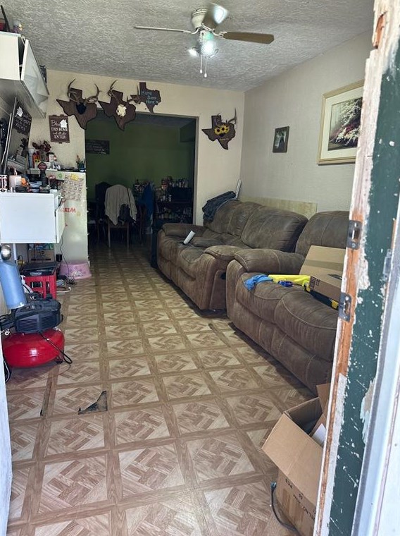 212 Palmyra St, Houston, TX 77022-6112