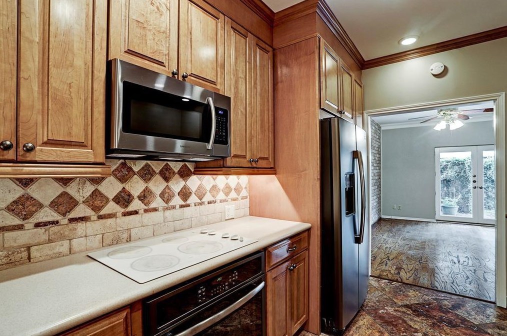 3664 Lake St, Houston TX  77098-5520 exterior