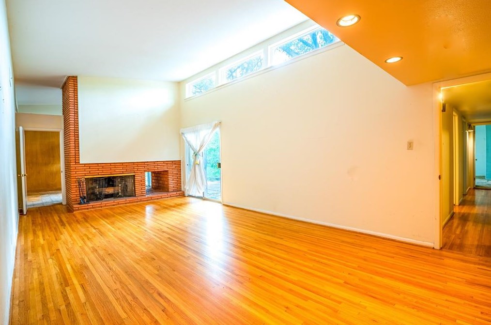 12915 Memorial Dr, Houston, TX 77079-7302