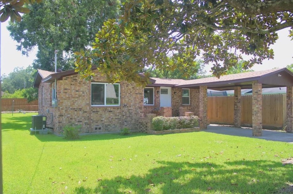 521 N Vionett Ln, Texas City, TX 77591