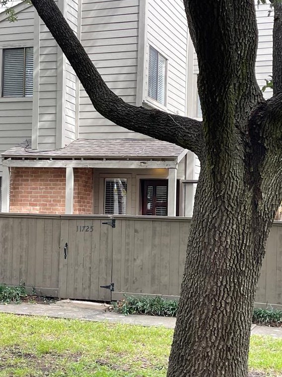 11725 Lakeside Place Dr, Houston, TX 77077