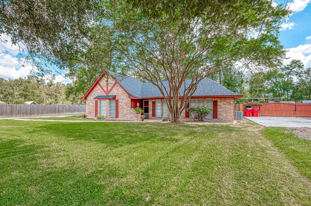 20561 Lakeside Dr, Porter, TX 77365