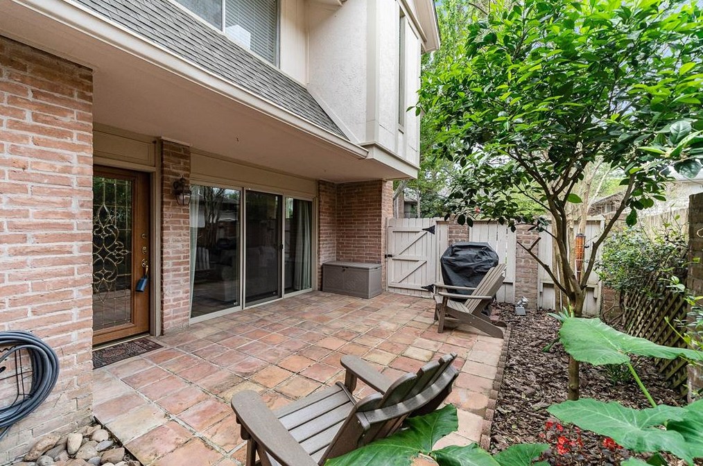 657 Ripple Creek Dr, Houston, TX 77057-1011