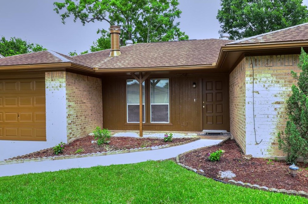 3831 Somerton Dr, Morgans Point, TX 77571