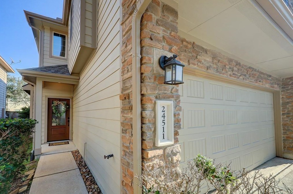 24511 Folkstone Cir, Katy TX  77494-7602 exterior