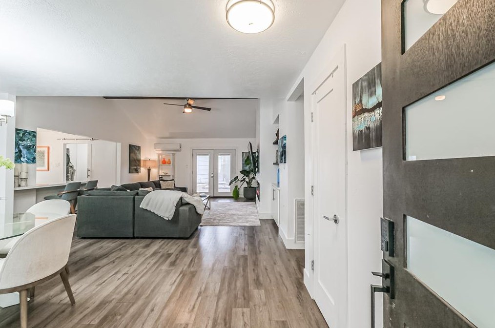 6102 Lymbar Dr, Houston TX  77096-4619 exterior