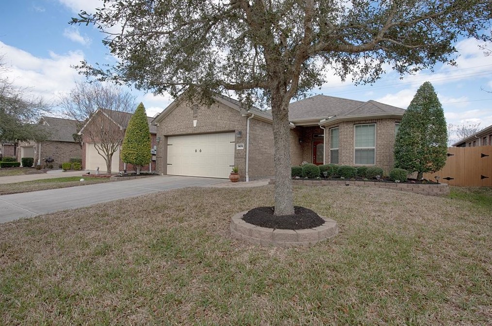 1670 Cecina St, League City, TX 77573-6804