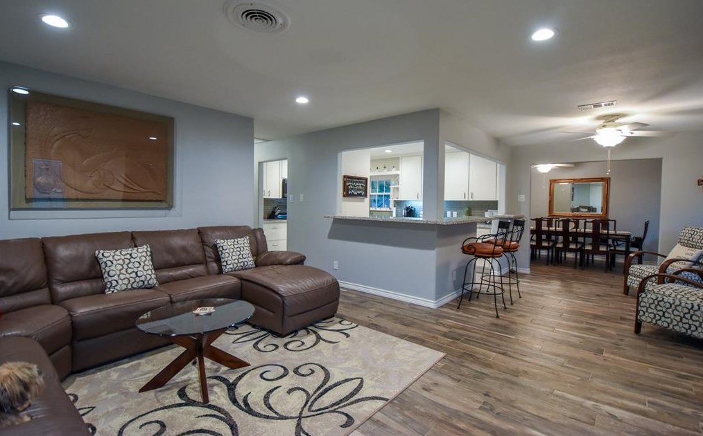 5109 Maple St, Bellaire, TX 77401