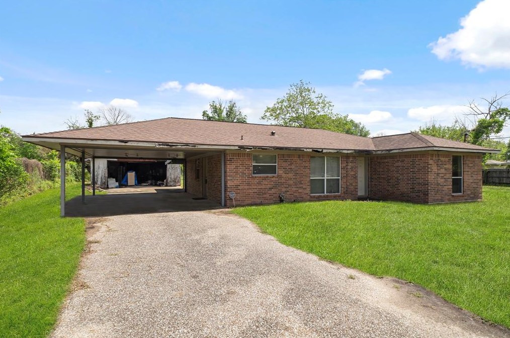 650 Brentwood St, Channelview, TX 77530-3934
