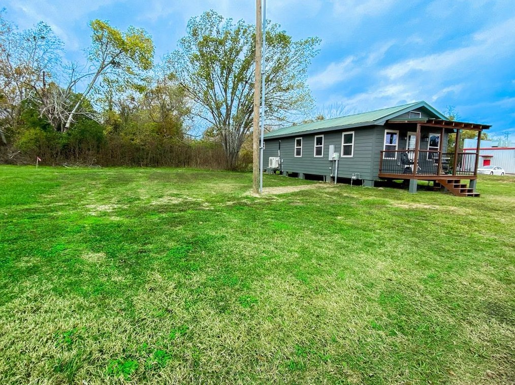 118 S 18th St, West Columbia, TX 77486