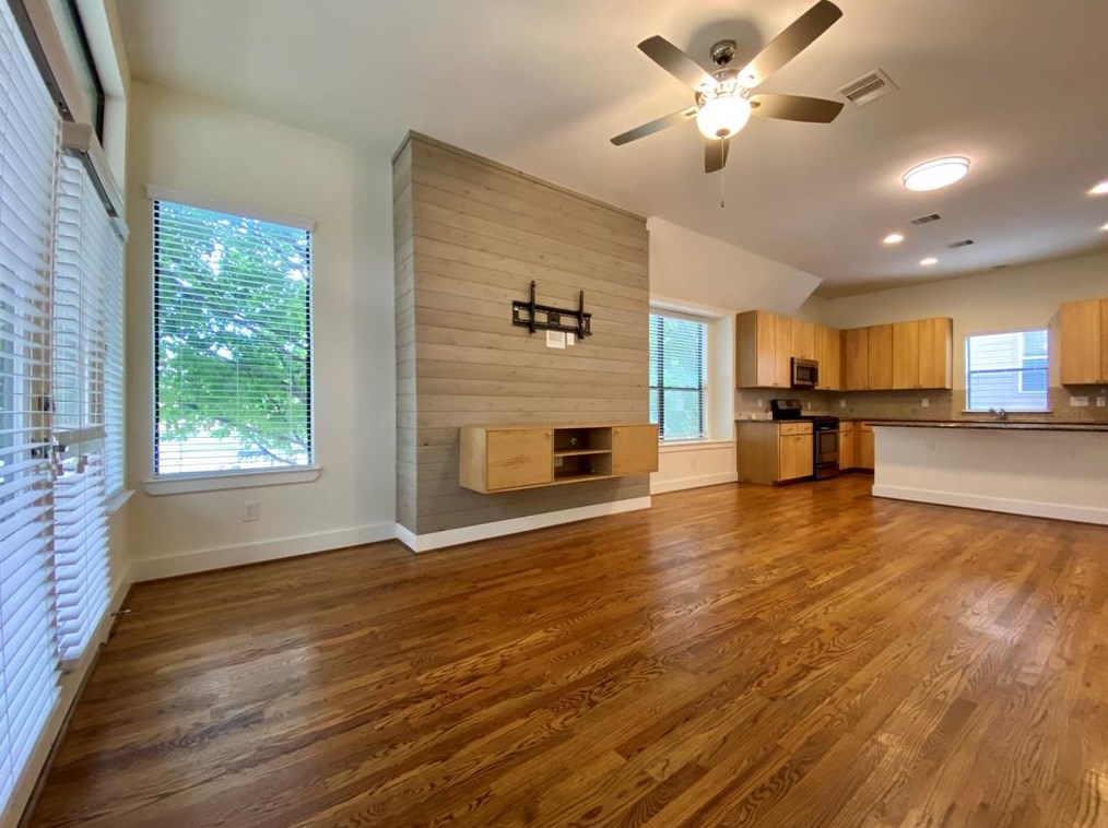 135 E 2nd St, Houston, TX 77007