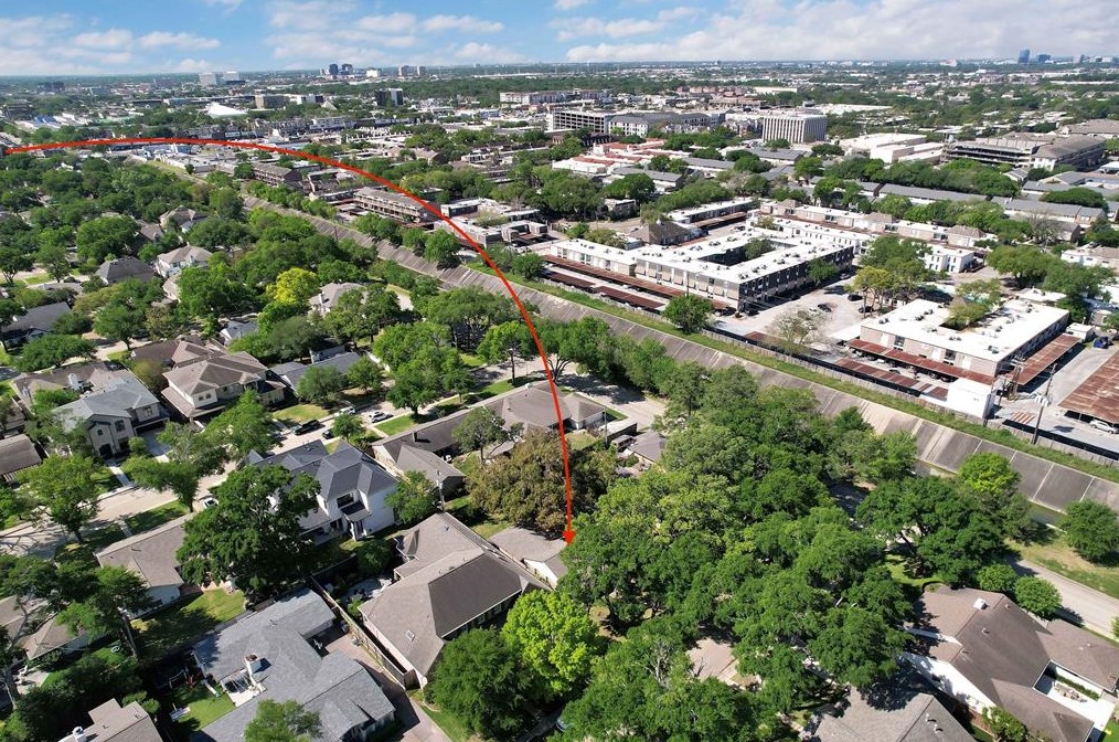 6261 Olympia Dr, Houston TX  77063-1921 exterior