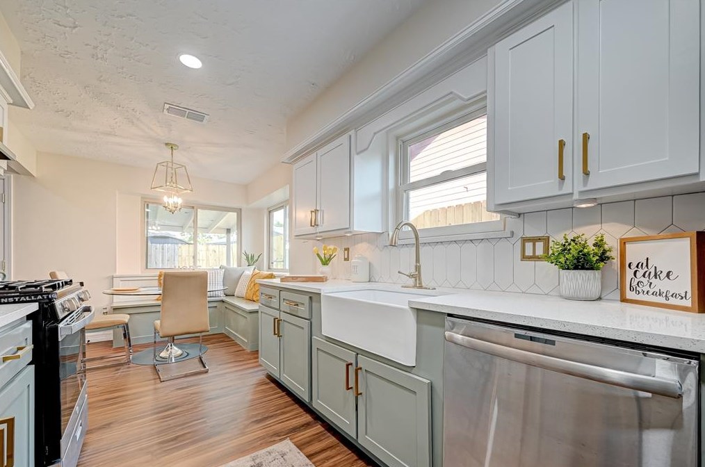 6111 Egypt Dr, Pasadena TX 77505-4017 exterior