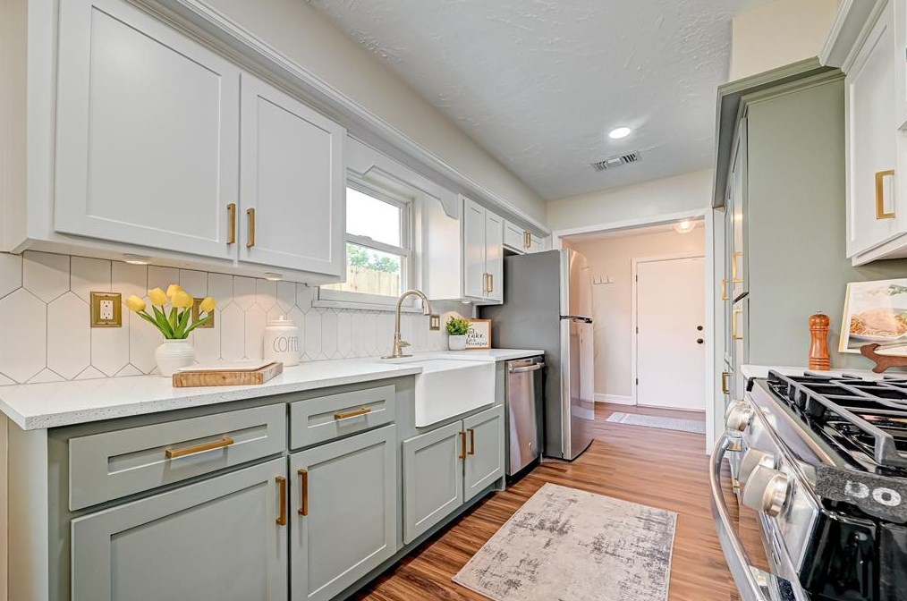 6111 Egypt Dr, Pasadena TX 77505-4017 exterior