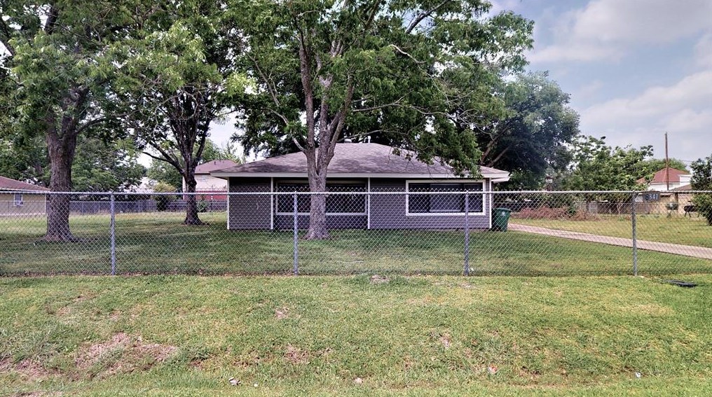8341 Folkstone Ln, Houston, TX 77075